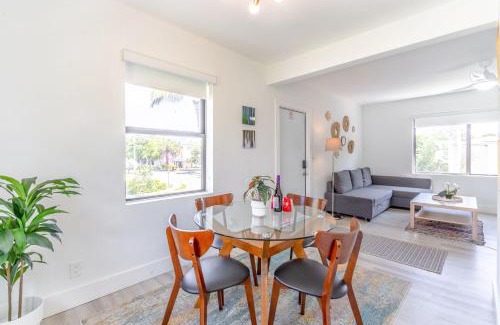 North Miami Apartment | Renovated Apts with Kitchen, Fast WiFi, Smart TV, Roku & Pool Onsite 4 mi to Surfside Beach