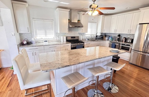Quincy House | Renovated Beach House Close to Everything, Minutes to Boston