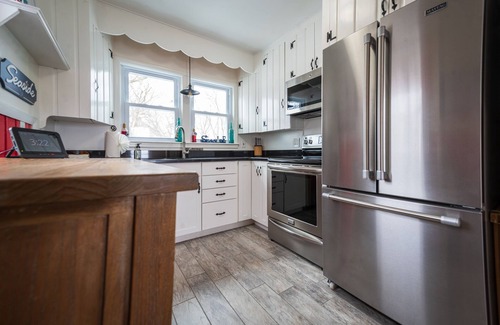 Manomet House | Renovated beach house w/fenced in yard, AC, waterviews & beach across street!