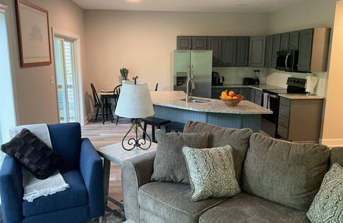 Boone Cottage | Renovated Boone Deluxe Cottage with 2 bed 2 bath, sleeps 6 max, pet friendly