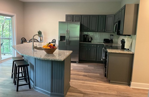 Boone Cottage | Renovated Boone Deluxe Cottage with 2 bed 2 bath, sleeps 6 max, pet friendly
