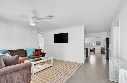 Florida North Atlantic Coast House | Renovated Bungalow with Pizza Oven and Hot Tub!