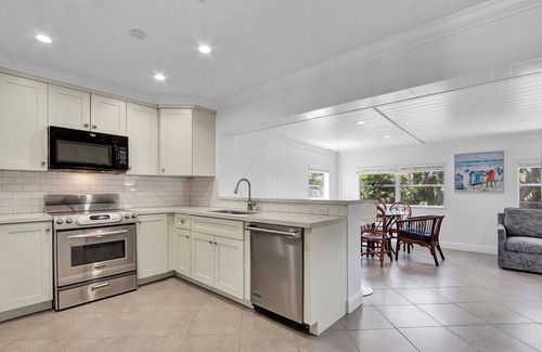 Florida North Atlantic Coast House | Renovated Bungalow with Pizza Oven and Hot Tub!