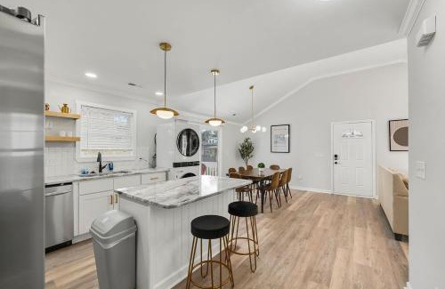 Downtown House | Renovated bungalow in DT Raleigh w firepit & king bed