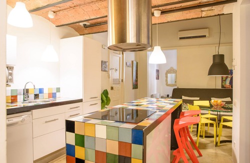 Gracia House | Renovated Charming & Modern 2BR Loft in Gracia WIFI + Parking 30m away Ramblas