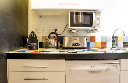 Gracia House | Renovated Charming & Modern 2BR Loft in Gracia WIFI + Parking 30m away Ramblas