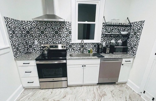 Forest Hills Apartment | Renovated, Clean 1 bedroom in Forest Hills - B