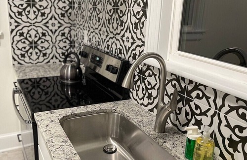 Forest Hills Apartment | Renovated, Clean 1 bedroom in Forest Hills - B