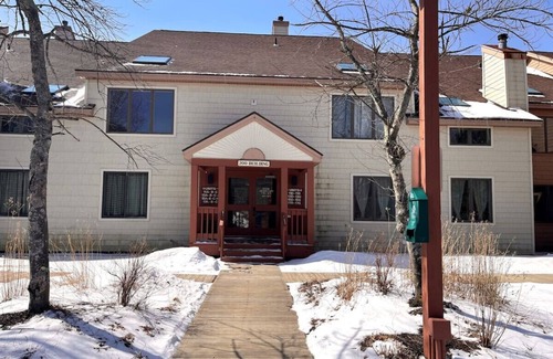 West Dover House | Renovated condo at MT Snow. Shuttle, Pool, Hot Tub