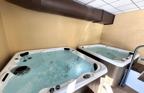West Dover House | Renovated condo at MT Snow. Shuttle, Pool, Hot Tub