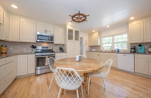 Village Green House | Renovated Cool House/Private Heated Pool/Short Walk to Beach/Sleeps 10