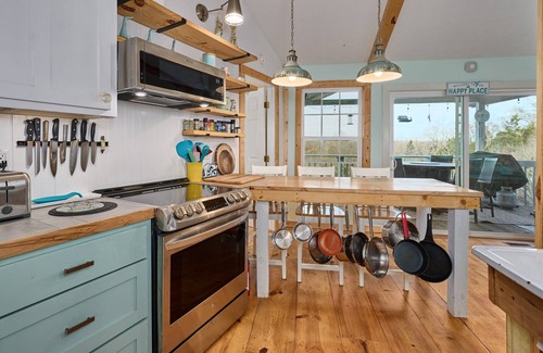 Byrdstown Cottage | Renovated Cottage! Overlooks Dale Hollow!