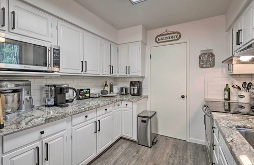 Munds Park Cottage | Renovated Cottage w/Fire Pit in Munds Park!