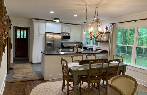 Mentone House | Renovated Cottage - Walk to Downtown Mentone