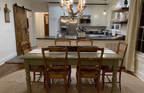Mentone House | Renovated Cottage - Walk to Downtown Mentone