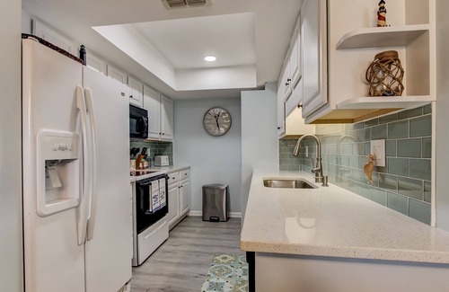 Butler Beach Condo | Renovated, Cozy 2Bd 2Ba, Steps from Private Beach & Pool!