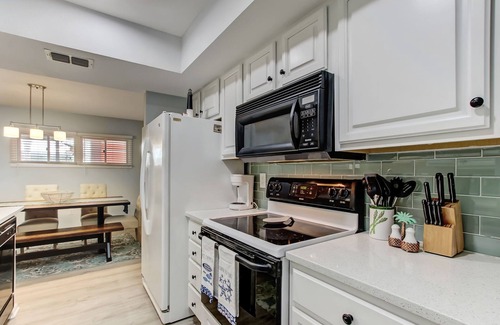 Butler Beach Condo | Renovated, Cozy 2Bd 2Ba, Steps from Private Beach & Pool!