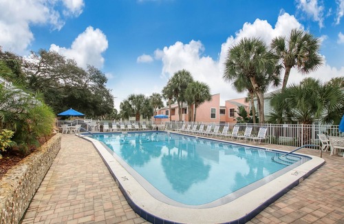 Butler Beach Condo | Renovated, Cozy 2Bd 2Ba, Steps from Private Beach & Pool!
