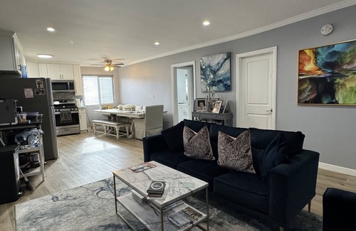 Sherman Oaks Condo | Renovated ,Cozy chic 2 bedroom condo in heart of Sherman Oaks… n