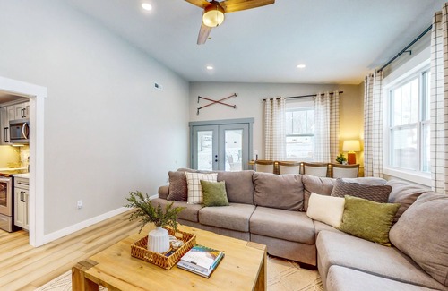 Friendsville House | Renovated cozy mountain hideaway minutes from Wisp and Deep Creek Lake.