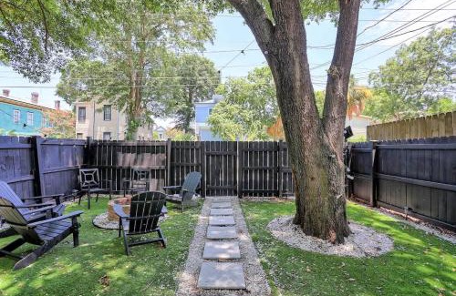Dixon Park House | Renovated Dog Friendly Duplex Near Food & Fun Fully Fenced Yard and Private Parking