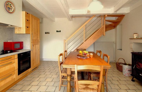 Gourgeon Cottage | Renovated family cottage with garden in the heart of the Saône Valley