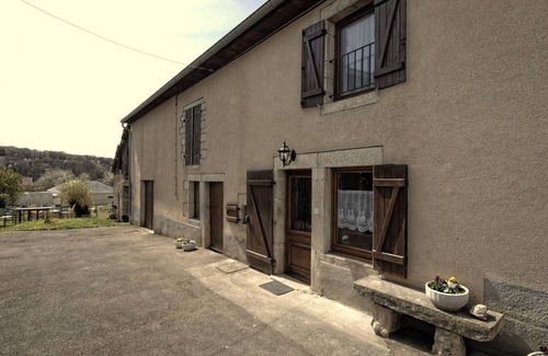 Gourgeon Cottage | Renovated family cottage with garden in the heart of the Saône Valley