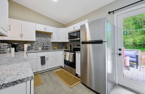 Cary House | Renovated, Family-Friendly 4BR Retreat in Quiet Cul-de-sac. USA Baseball!