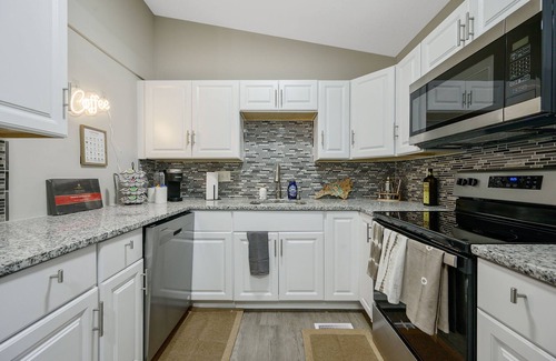 Cary House | Renovated, Family-Friendly 4BR Retreat in Quiet Cul-de-sac. USA Baseball!