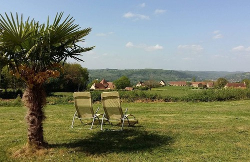 Saint-Chamassy House | Renovated farmhouse, quiet location, unobstructed view, private pool