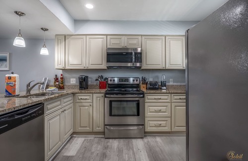 Silver Sands House | Renovated | Fenced Backyard | Pet Friendly | FLPCB82