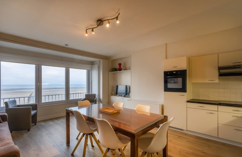 Koksijde-Bad Apartment | Renovated flat suitable for 6 people.