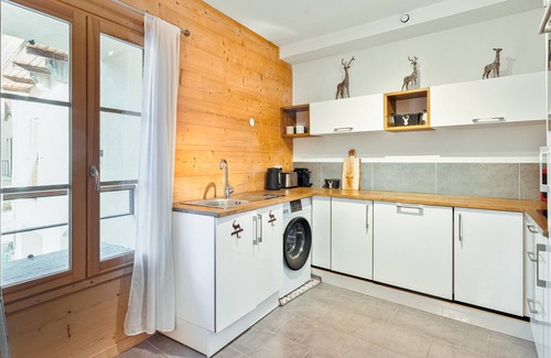 Monetier-les-Bains Apartment | Renovated apartment in the heart of Mônetier-les-Bains with included services