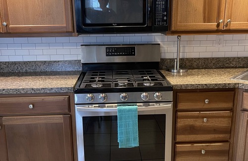 Germantown Apartment | Renovated furnished apartment in historical Germantown. 1,000 sq ft