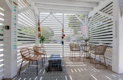 Colington House | Renovated Getaway for 2 ~ Hot Tub and Fire Pit!