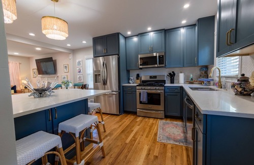 Picadome House | ⭐️Renovated⭐️ Great Location Fire Pit - Dog Friendly - Fully Fenced - Games