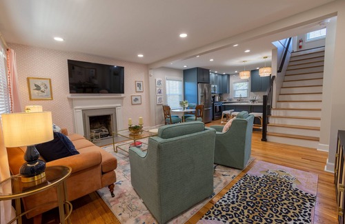 Picadome House | ⭐️Renovated⭐️ Great Location Fire Pit - Dog Friendly - Fully Fenced - Games