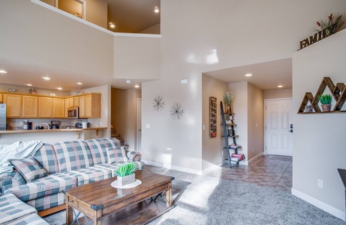 West Valley House | Renovated~Great Location~Pets Welcome~Fast WIFI