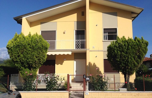 Pietrasanta Apartment | Renovated Ground Floor Apartment Between Pietrasanta & Versilia Beaches