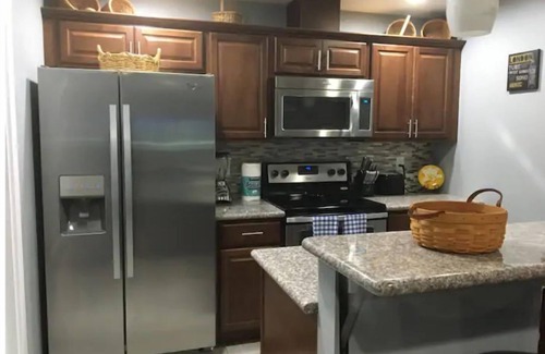 East Central Apartment | Renovated Guest House with Private Entrance and Parking – Perfectly Located!
