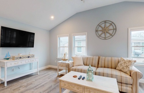Wareham Center House | Renovated home and cottage with enclosed yard, grill, W/D - close to the beach