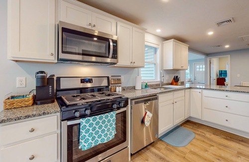Wareham Center House | Renovated home and cottage with enclosed yard, grill, W/D - close to the beach