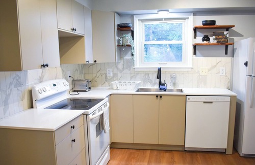 Ellendale House | Renovated home in Lakeland ~ Accessible and close to Interstate and Memphis!