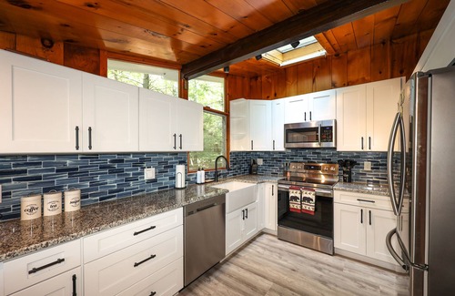Meredith Cottage | Renovated Home Walk to Beach on Lake Winnipesaukee