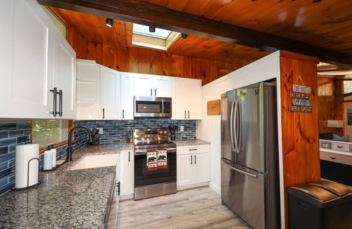 Meredith Cottage | Renovated Home Walk to Beach on Lake Winnipesaukee