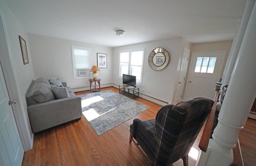 Saugerties House | Renovated home with spa access Steps from Cantine Field/HITS