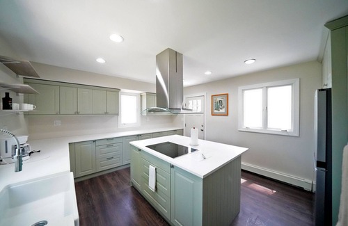 Saugerties House | Renovated home with spa access Steps from Cantine Field/HITS