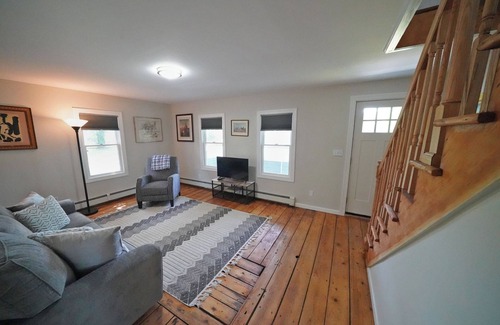 Saugerties House | Renovated home with spa access Steps from Cantine Field/HITS