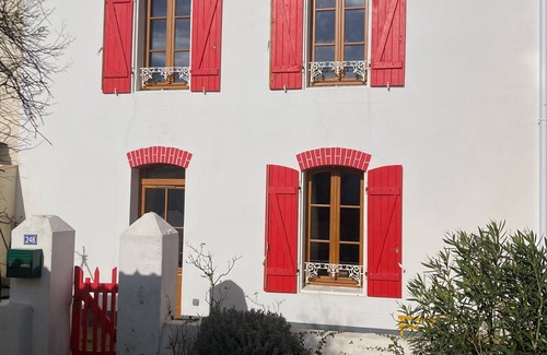 Locmaria House | Renovated House in Locmaria Center, Close to Shops and Beach