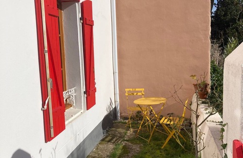 Locmaria House | Renovated House in Locmaria Center, Close to Shops and Beach